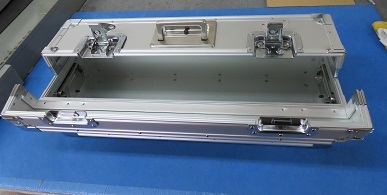 29.5.12医療機器収納ジュラルミンケース.jpg