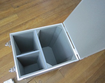 29.6.5精密機器収納ジュラルミンケース内装.jpg