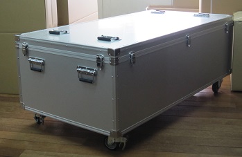 特注大型機器収納フラットアルミケース