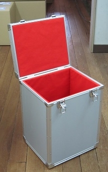 特注アルミケース　優勝カップ収納」　
