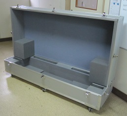 テレビ収納特注大型アルミケース　内装